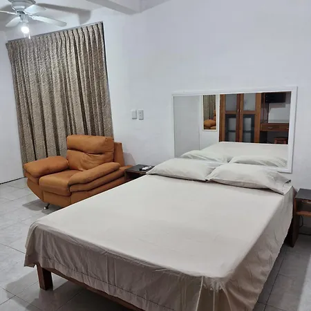 Las Margaritas Casa De Huespedes Apartment Cancun Exterior photo